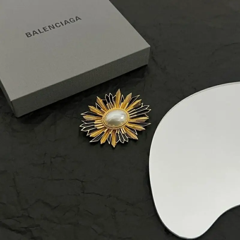 balenciaga brooches pour femme s_12526703